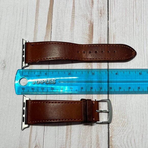 Leather Apple Watch Band for 42mm, 44mm, and 45mm cases - Pre Owned - Picture 4 of 4